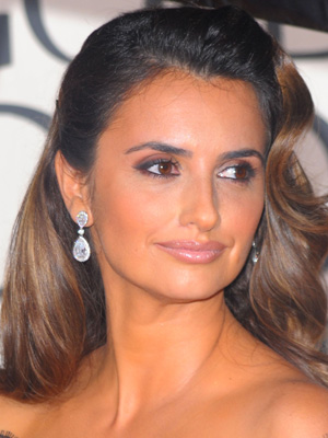 Penelope Cruz at the 2010 Golden Globe Awards 2010-01-17 18:14:51
