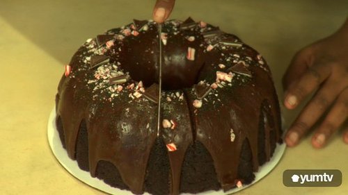 How to Bake the Best Homemade Gift: A Big Ol' Bundt Cake!