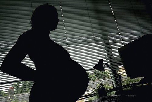 Survey Finds That Moms Say Having Baby Younger Is Better