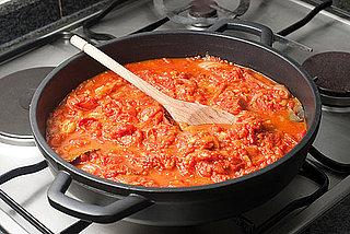 What Is a Non-Reactive Saucepan?