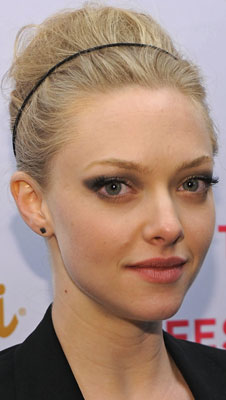 How to Get a Banded Updo Hairstyle Like Amanda Seyfried 2010-04-26 11:00:00