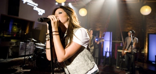 preformans<3 she is soo godd:)