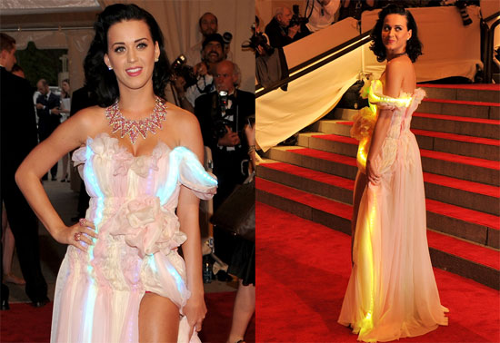 Katy Perry's LED Dress at the 2010 Costume Institute Gala 2010-05-04 09:58:06