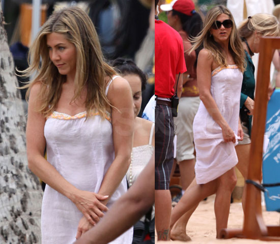 Pictures of Jennifer Aniston on Set