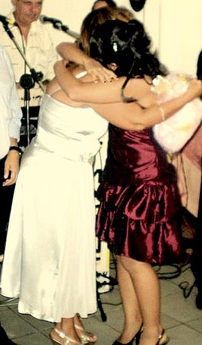 Roberta C. abraça sua mãe Ângela -*