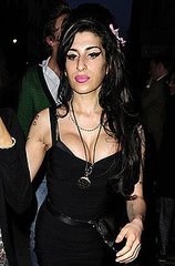 Link Time — Amy Winehouse Rushed to Hospital After Night Out, plus Celeb News Roundup