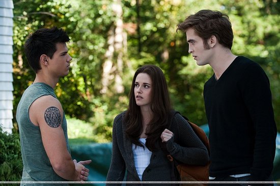 Twilight Saga:Eclipse Clip Shows Robert Pattinson Angry (VIDEO) Twilight Saga:Eclipse Clip Shows Robert Pattinson Angry (VIDEO)