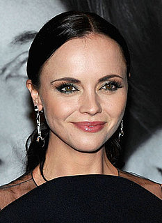 How to Wear a Glittery Green Eye Shadow 2010-06-02 12:59:10