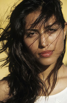 How to Use a Spray Wax on Hair