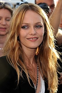 Vanessa Paradis Feels Sorry For Carla Bruni