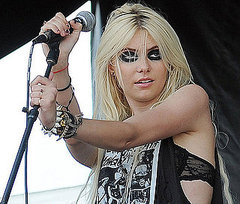 Taylor Momsen and The Pretty Reckless performing in Florida on july 24,2010