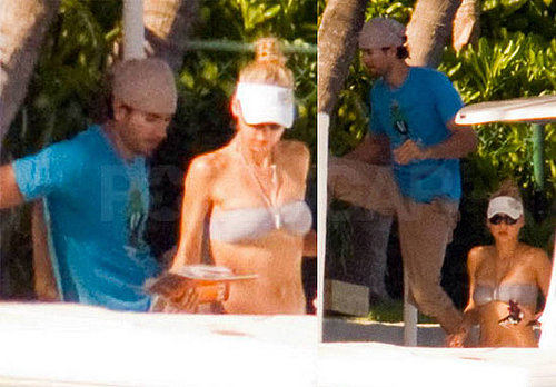 Bikini Pictures of Anna Kournikova and Enrique Iglesias Boating in Miami