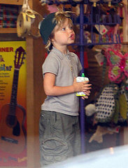 Pictures of Angelina Jolie, Shiloh Jolie-Pitt, Zahara Jolie-Pitt, Pax Jolie-Pitt