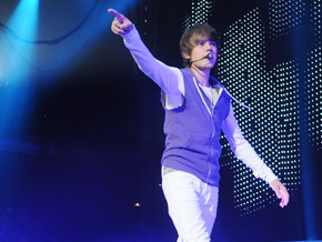 Justin Bieber pede ajuda aos fãs para seu filme