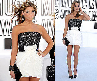 Pictures of Ashley Greene on th 2010 MTV VMA Red Carpet 2010-09-12 18:20:16