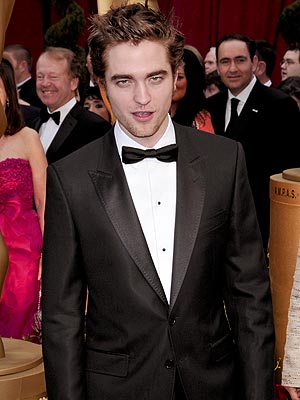 Robert Pattinson Wins Sexiest Vampire Contest Honors Against Ian Somerhalder and 29 Other Vampires According 2 Glamour Magazine 