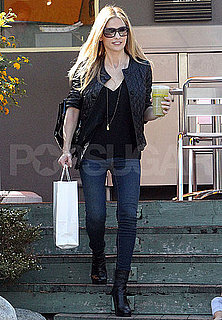 Pictures of Sarah Michelle Gellar Grabbing Coffee in LA
