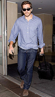 Pictures of Jake Gyllenhaal Arriving at LAX 2010-10-18 09:30:00