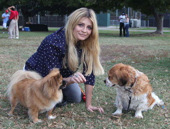 Mischa Barton Poses With Charlie and Ziggy Mischa Barton Poses With Charlie and Ziggy