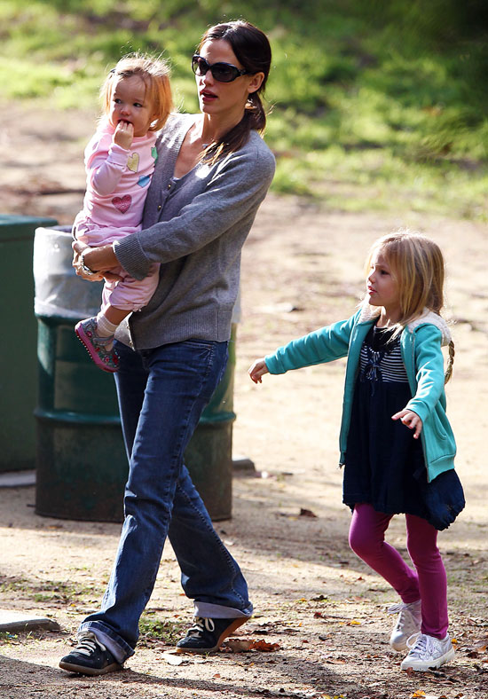 Pictures of Jennifer Garner and Girls Pictures of Jennifer Garner and Girls