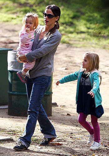 Pictures of Jennifer Garner, Violet Affleck, and Seraphina Affleck at Soccer Practice in LA
