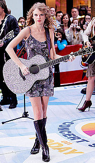 Pictures of Taylor Swift Performing on the Today Show in NYC 2010-10-26 11:30:00