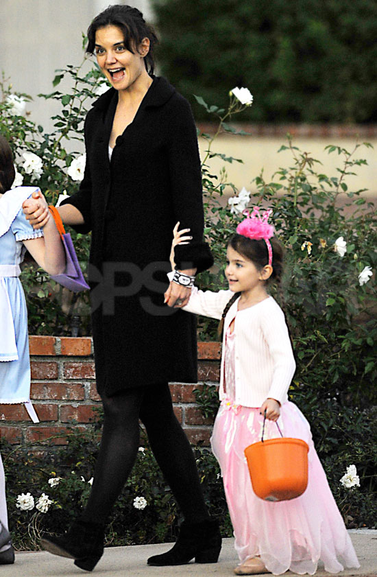 Pictures of Suri Cruise in Costume, Tom and Katie Pictures of Suri Cruise in Costume, Tom and Katie