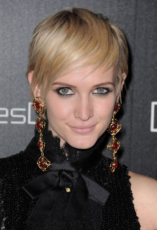 Pictures of Ashlee Simpson 2010-11-04 07:00:06