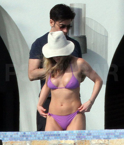 Jennifer Aniston Bikini Pictures in Cabo With Chelsea Handler on Thanksgiving