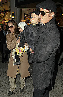 Pictures of Brad Pitt and Angelina Jolie with Knox and Vivienne in NYC 2010-12-04 22:17:21
