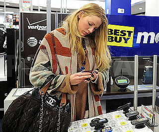 Pictures of Blake Lively Shopping For a Phone in NYC