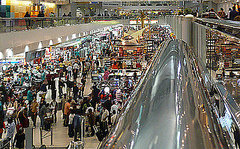 How to Stay Healthy When Traveling Over the Holidays