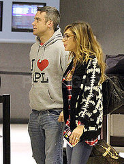 Pictures of Robbie Williams and Ayda Field at LAX Preparing For Christmas in the US Pictures of Robbie Williams and Ayda Field at LAX Preparing For Christmas in the US