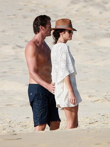 Cindy Covers Up Her Bikini to Hit the Beach in Cabo With Shirtless Rande Cindy Covers Up Her Bikini to Hit the Beach in Cabo With Shirtless Rande