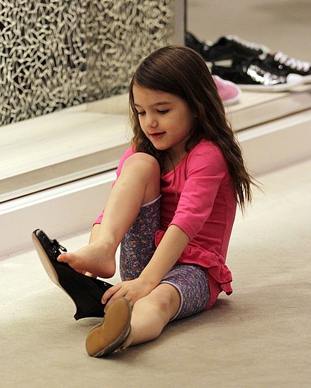 Pics: Suri Cruise Tries On High Heels Out Shoe Shopping With Katie! Pics: Suri Cruise Tries On High Heels Out Shoe Shopping With Katie!