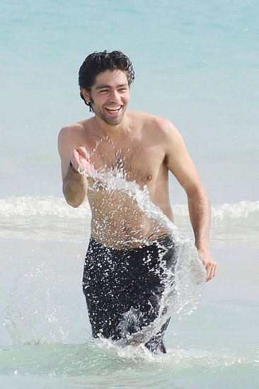 Shirtless Adrian Grenier Heads to the Beach Without an Entourage Shirtless Adrian Grenier Heads to the Beach Without an Entourage