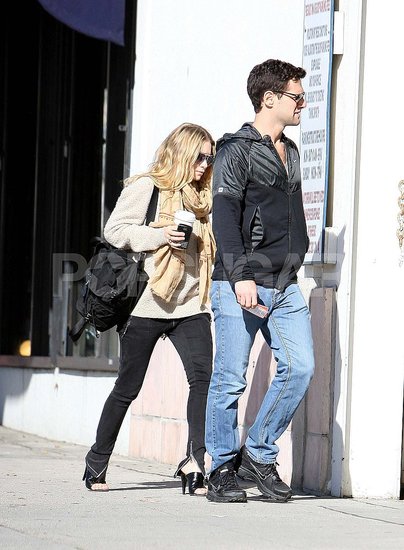 Ashley Olsen and Justin Bartha Spend Their Sunny Days Shopping Ashley Olsen and Justin Bartha Spend Their Sunny Days Shopping