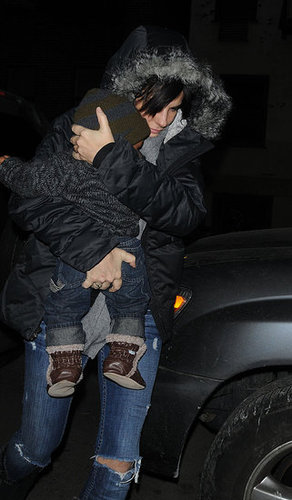 Pictures of Sandra Bullock With Louis in NYC 2011-01-07 03:07:36