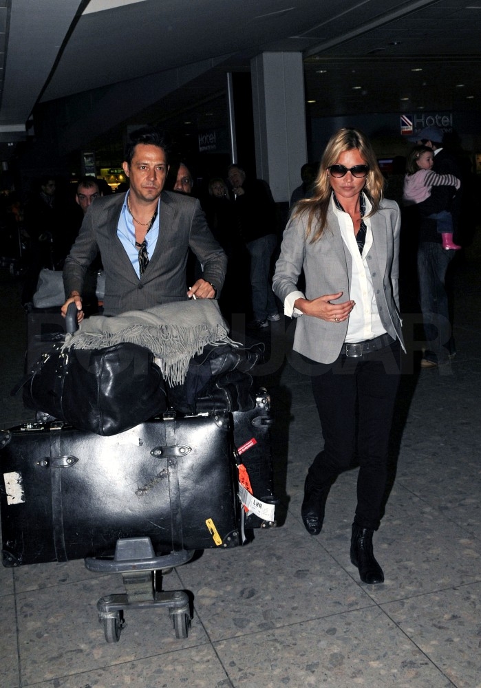 Kate Moss Chows Down Following Her Thai Getaway Kate Moss Chows Down Following Her Thai Getaway