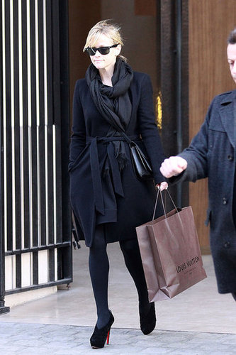 Pictures of Reese Witherspoon Shopping in Paris 2011-01-21 13:15:00