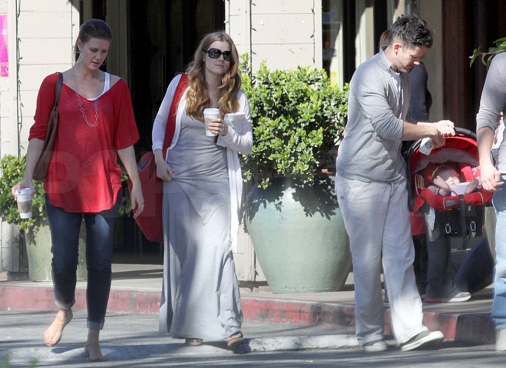 Amy Adams Makes a Coffee Pit Stop With Darren and Baby Aviana Amy Adams Makes a Coffee Pit Stop With Darren and Baby Aviana