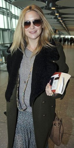 Pictures of Pregnant Kate Hudson at Heathrow Airport With Matthew Bellamy