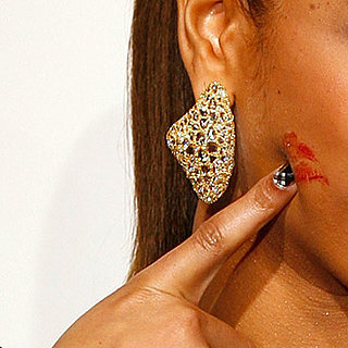 Guess Which Stars Have Sported Lipstick Marks 2011-02-03 06:00:00