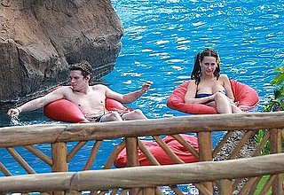 Pictures of Jennifer Love Hewitt in Hawaii With Her Mom and Boyfriend