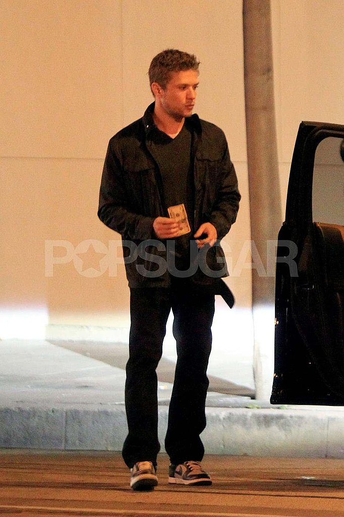 Ryan Phillippe Leaves Dinner Without His Lady Ryan Phillippe Leaves Dinner Without His Lady