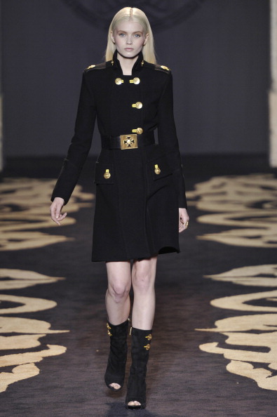 2011 Fall Milan Fashion Week Review: Versace 2011-02-28 13:39:36 2011 Fall Milan Fashion Week Review: Versace 2011-02-28 13:39:36