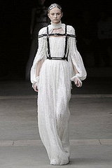 Fall 2011 Paris Fashion Week: Alexander McQueen 2011-03-08 14:28:32