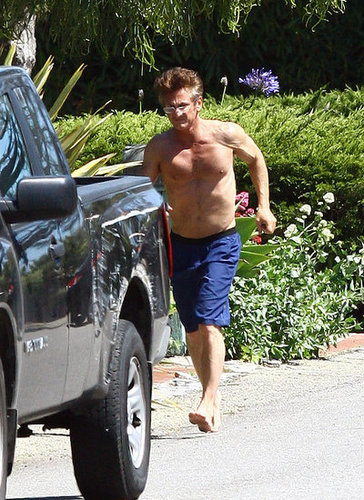 Shirtless Sean Penn Paddle Boards Solo Without Scarlett Shirtless Sean Penn Paddle Boards Solo Without Scarlett