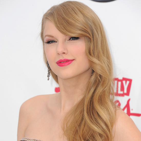 Taylor swift decided against her natural curls and instead wore her hair in