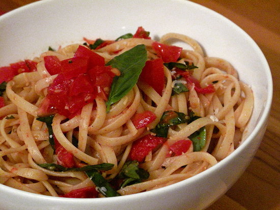 Pasta With Fresh Tomato Sauce